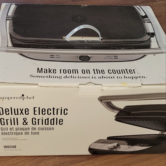 Pampered Chef Deluxe Electric Grill & Griddle - Picture 1 of 5